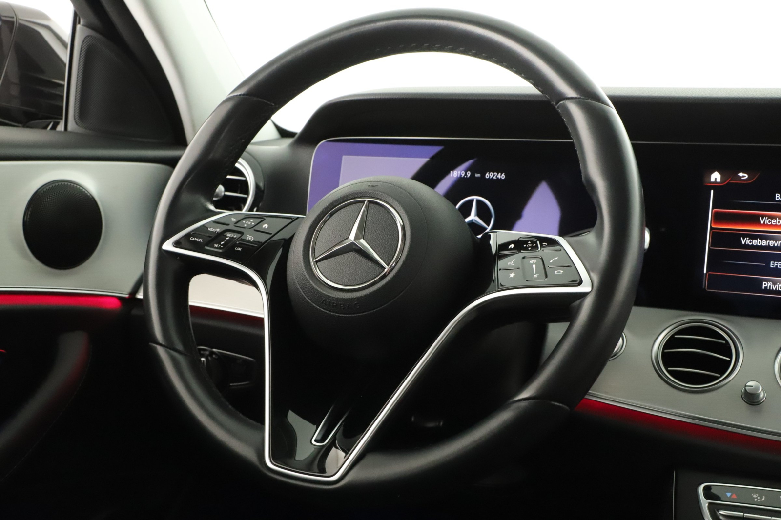 Mercedes-Benz E - 2023