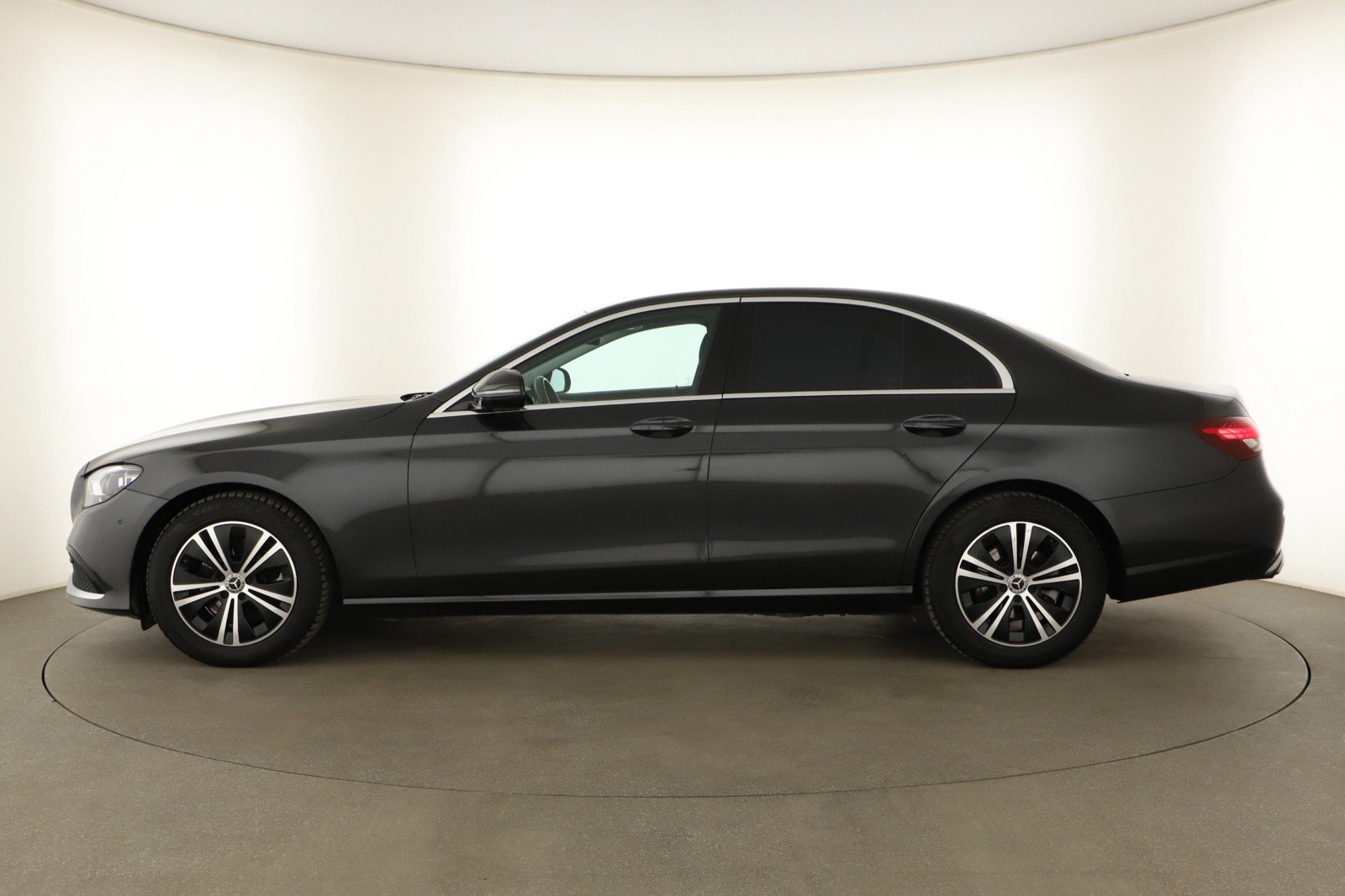 Mercedes-Benz E - 2023