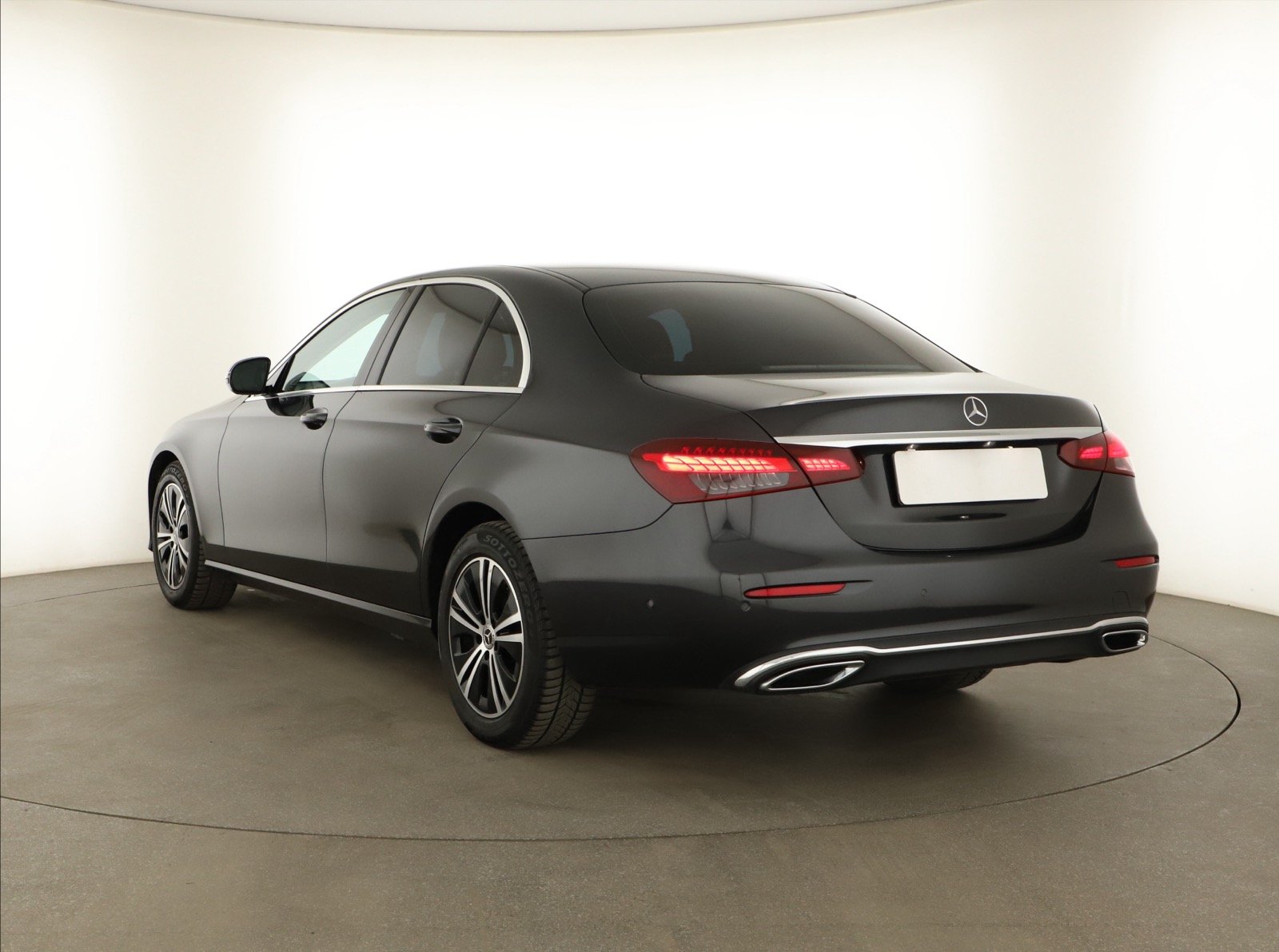 Mercedes-Benz E - 2023