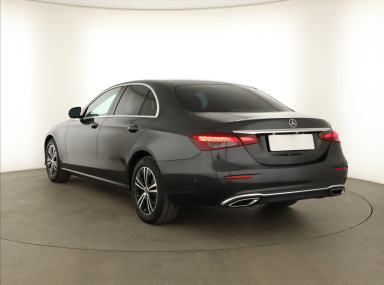 Mercedes-Benz E - 2023