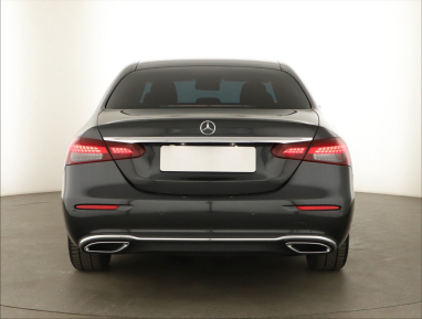 Mercedes-Benz E - 2023