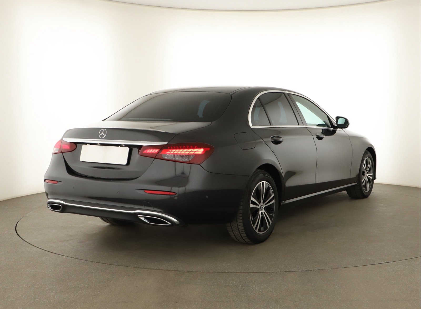 Mercedes-Benz E - 2023