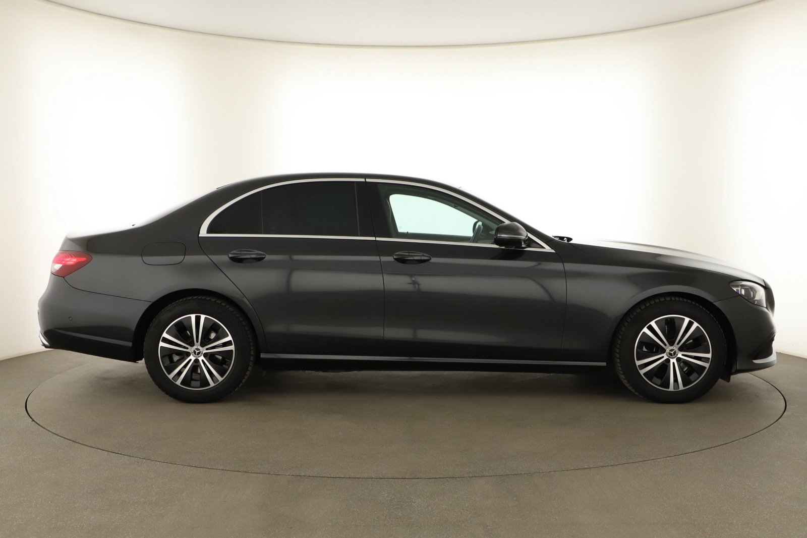 Mercedes-Benz E - 2023