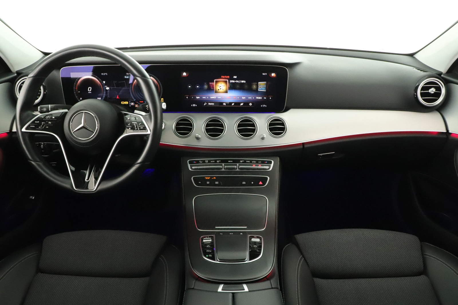 Mercedes-Benz E - 2023