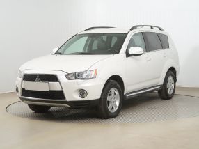Mitsubishi Outlander - 2012