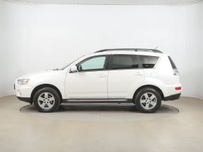 Mitsubishi Outlander - 2012