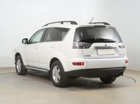 Mitsubishi Outlander - 2012