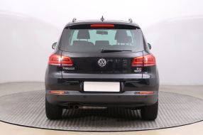 Volkswagen Tiguan - 2015