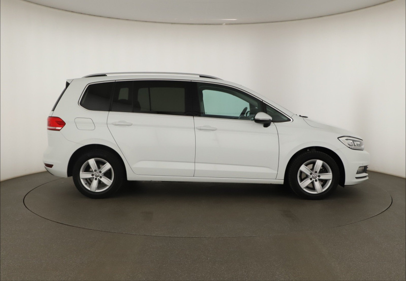 Volkswagen Touran, 2016