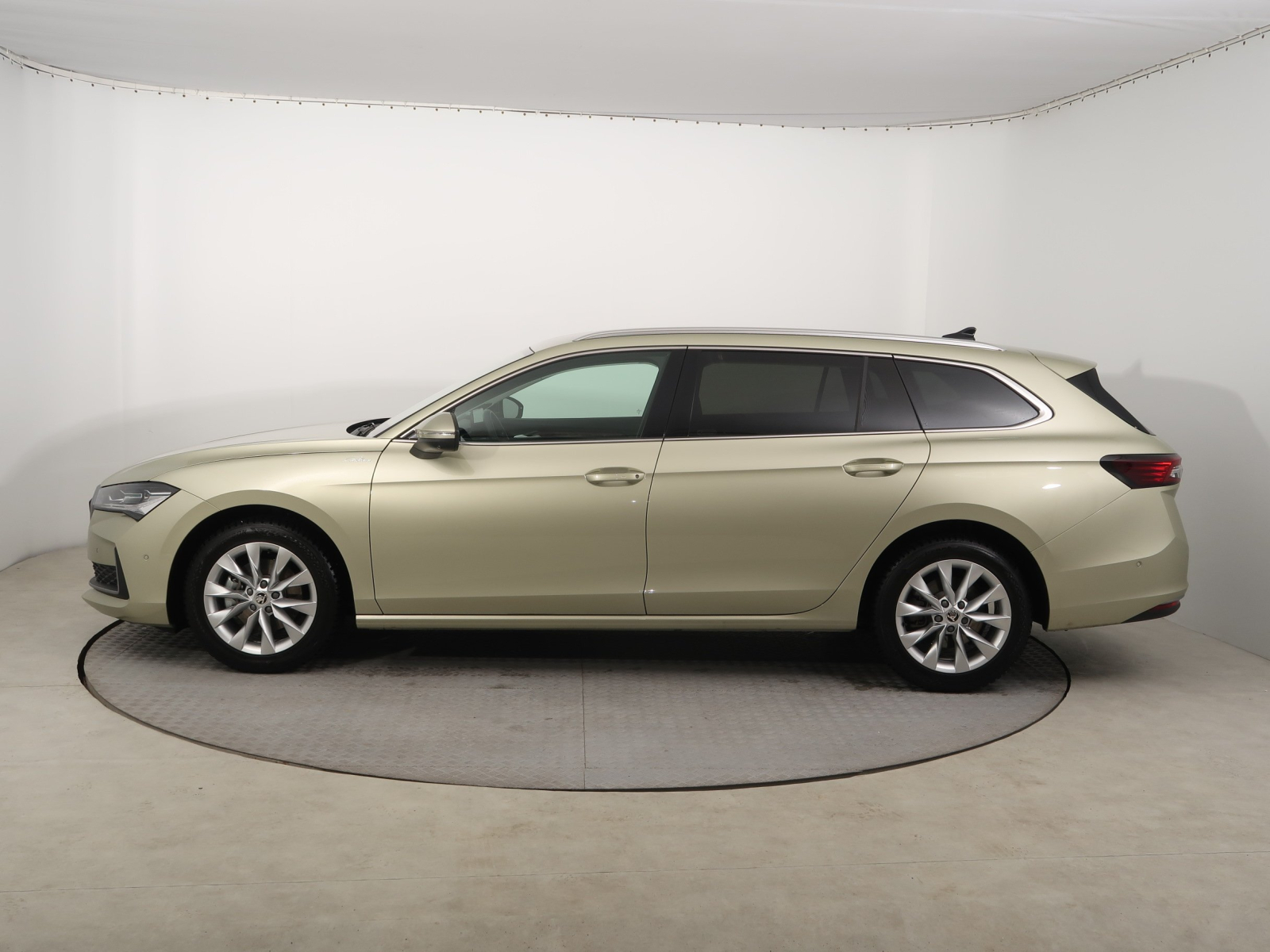 Škoda Superb - 2024