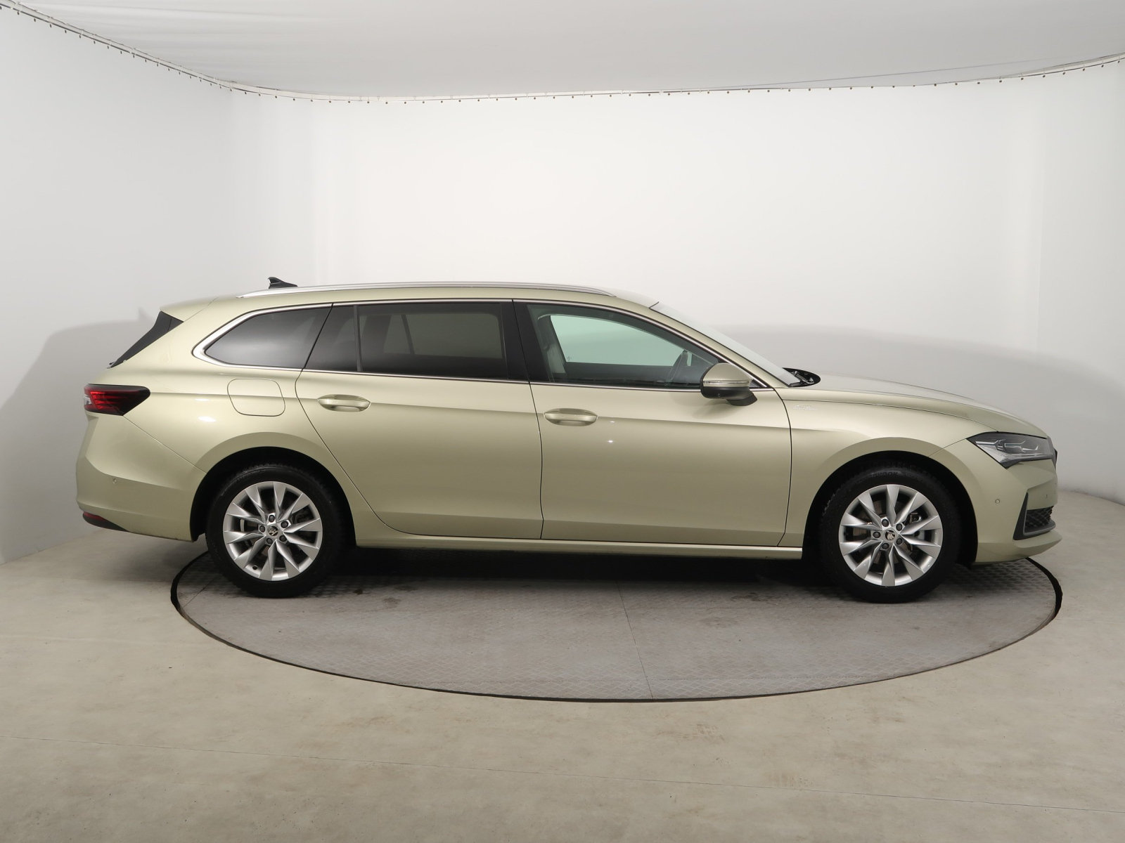 Škoda Superb - 2024