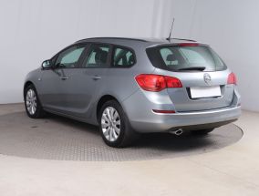 Opel Astra - 2011
