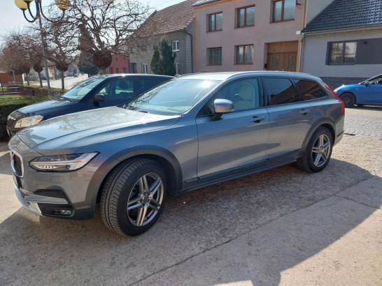 Volvo V90 Cross Country