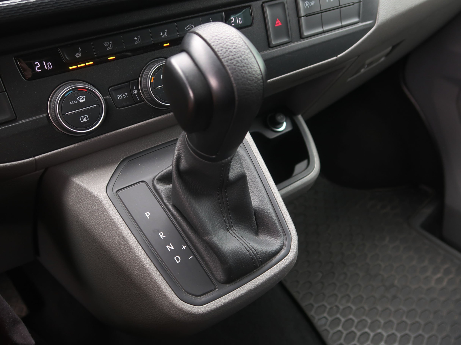 Volkswagen Caravelle - 2021