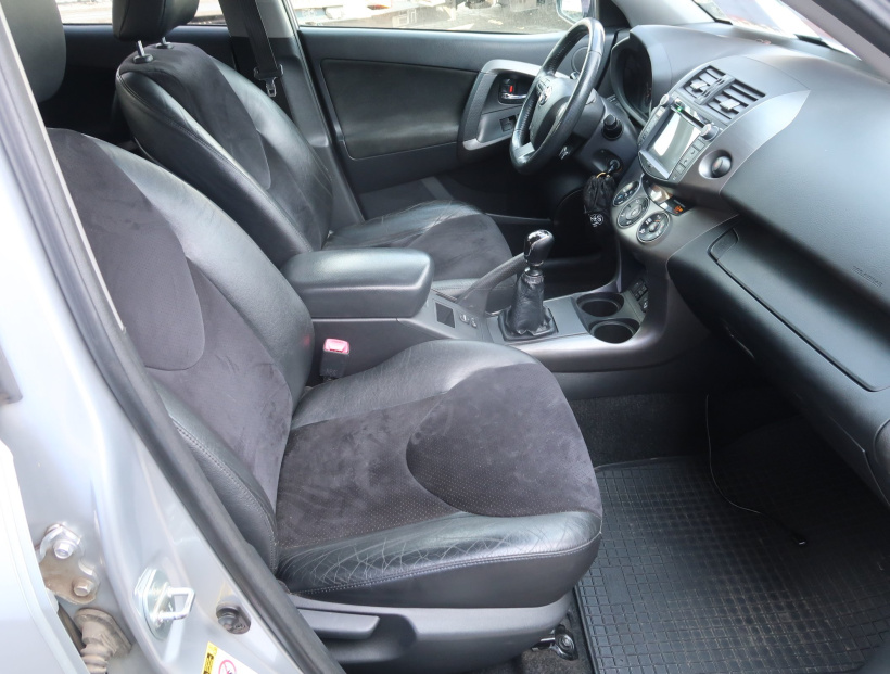 Toyota RAV 4, 2011