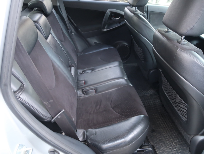 Toyota RAV 4, 2011