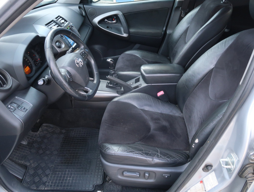 Toyota RAV 4, 2011