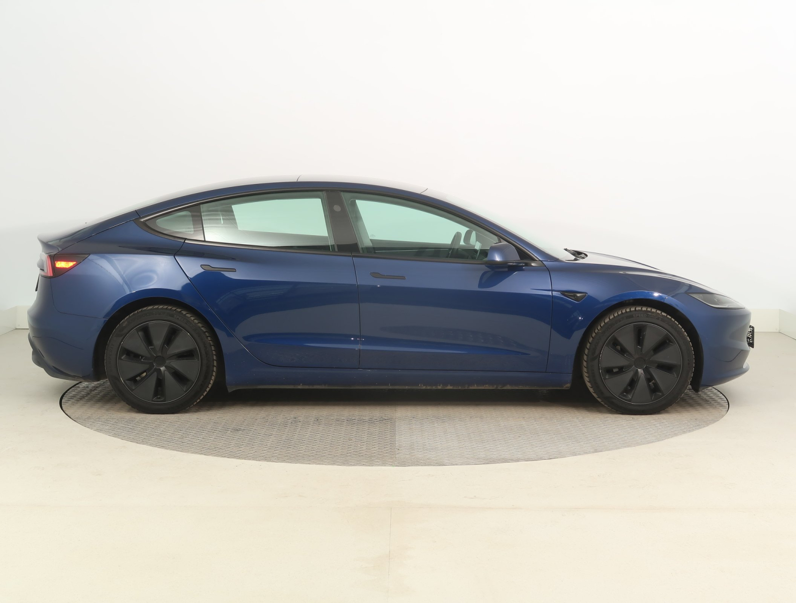 Tesla Model 3 - 2023