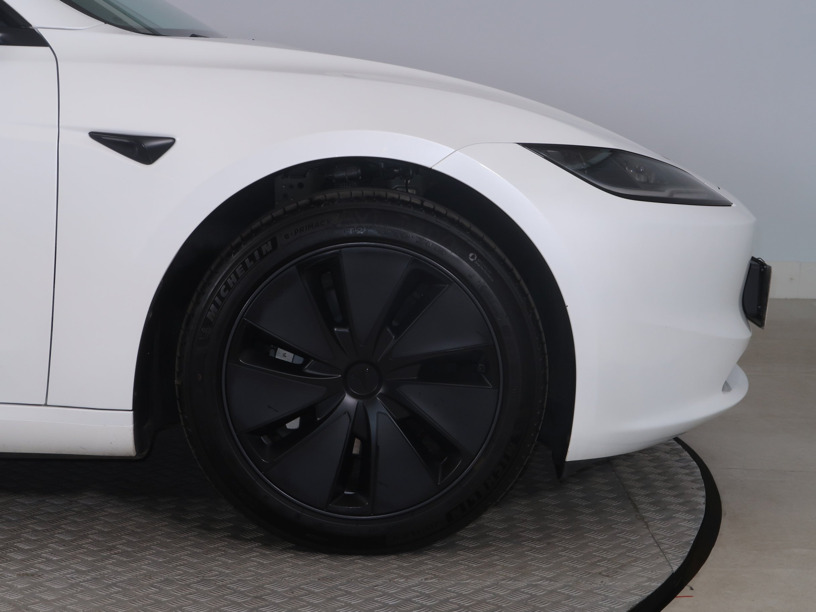 Tesla Model 3 - 2024