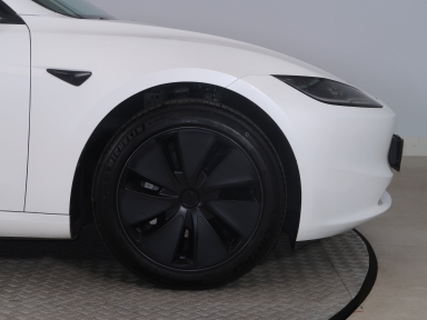 Tesla Model 3 - 2024