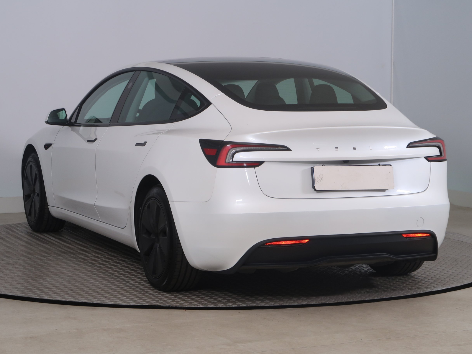 Tesla Model 3 - 2024