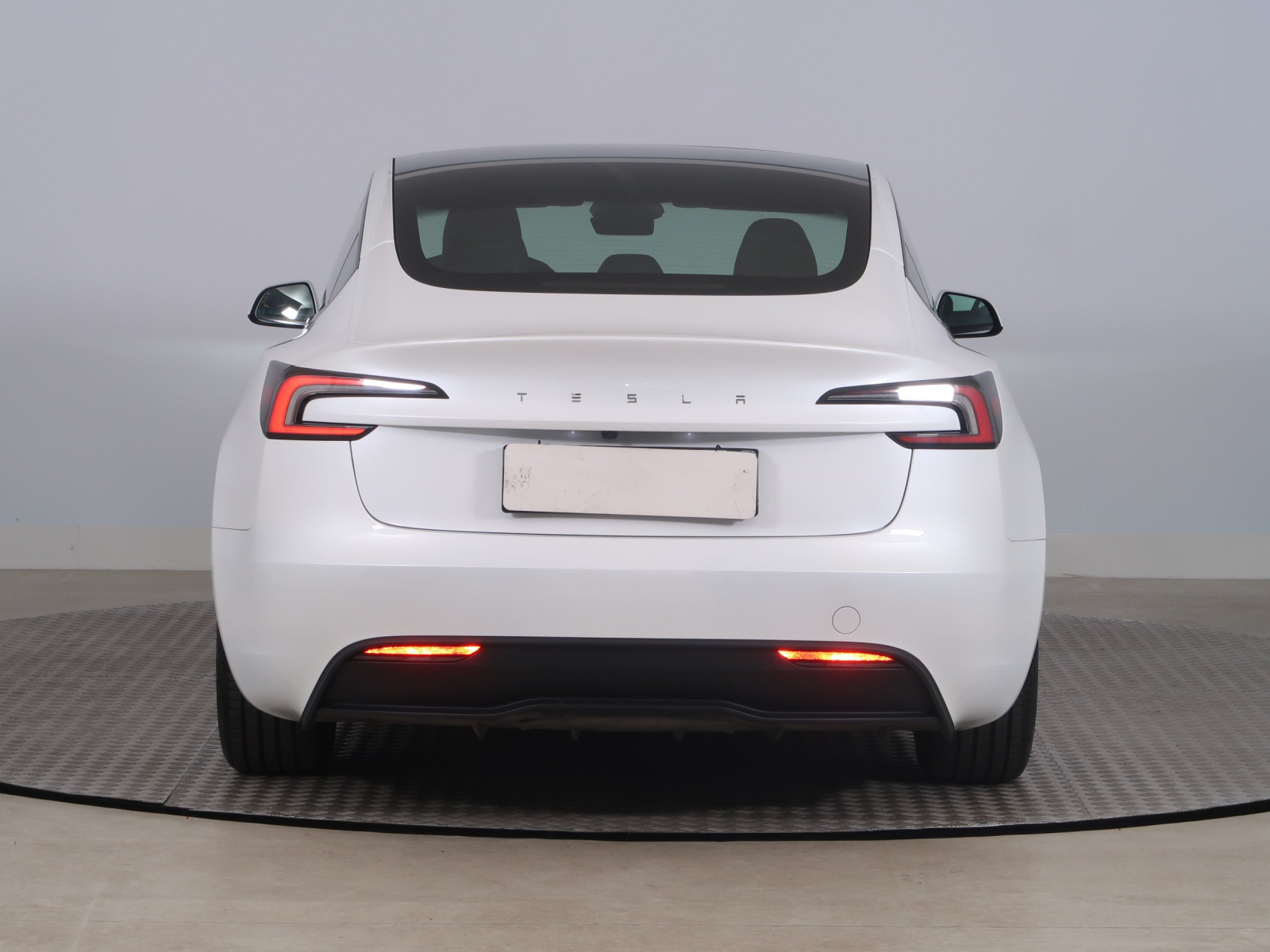 Tesla Model 3 - 2024