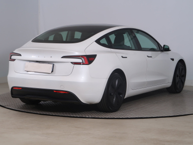 Tesla Model 3 - 2024
