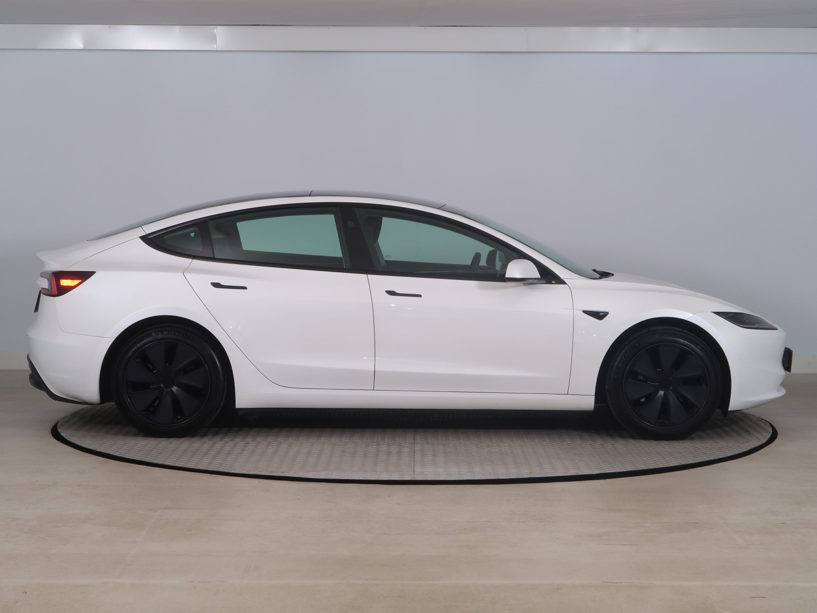 Tesla Model 3 - 2024