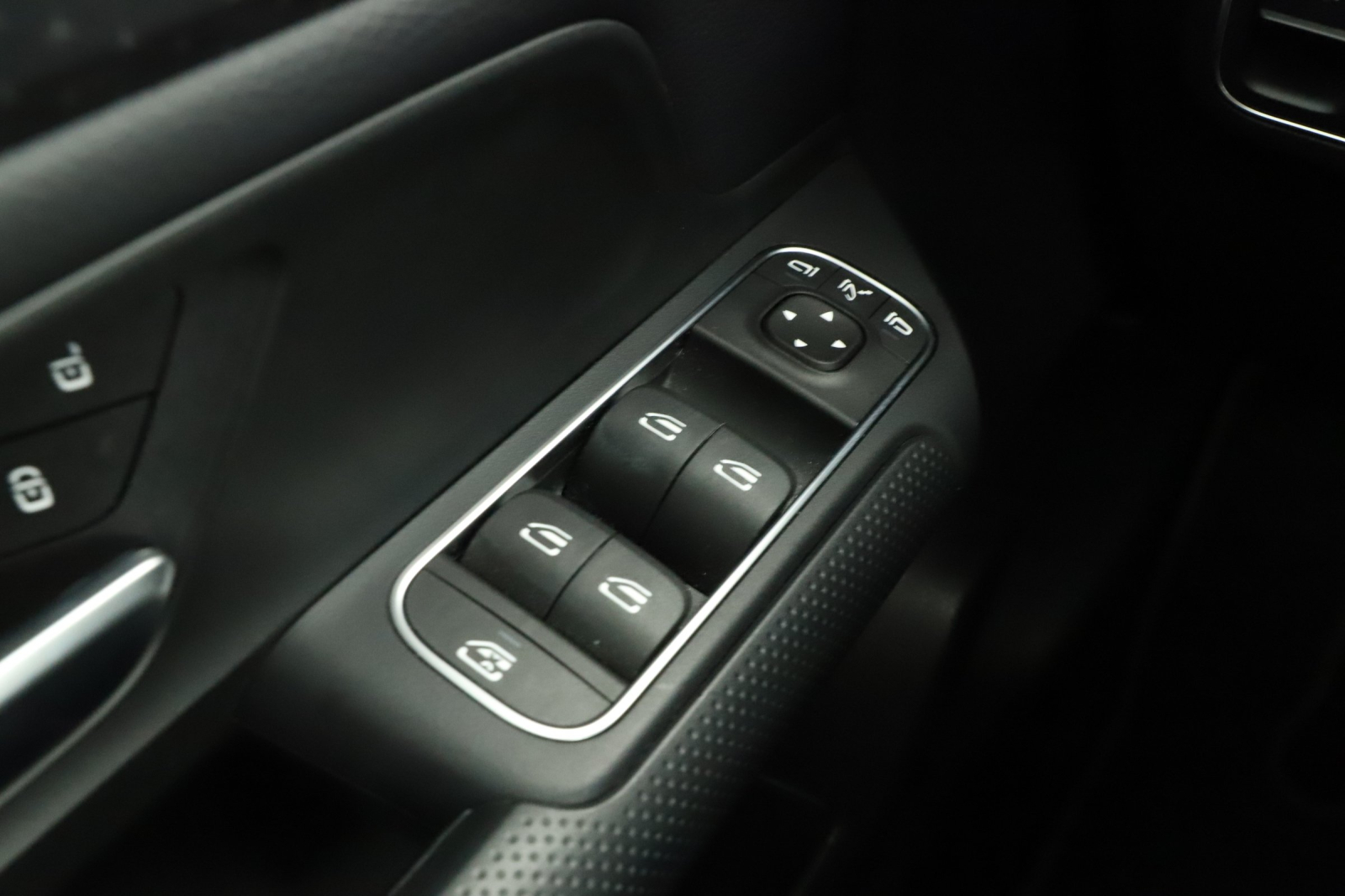 Mercedes-Benz GLA - 2024