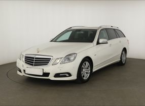 Mercedes-Benz E - 2010