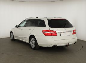Mercedes-Benz E - 2010