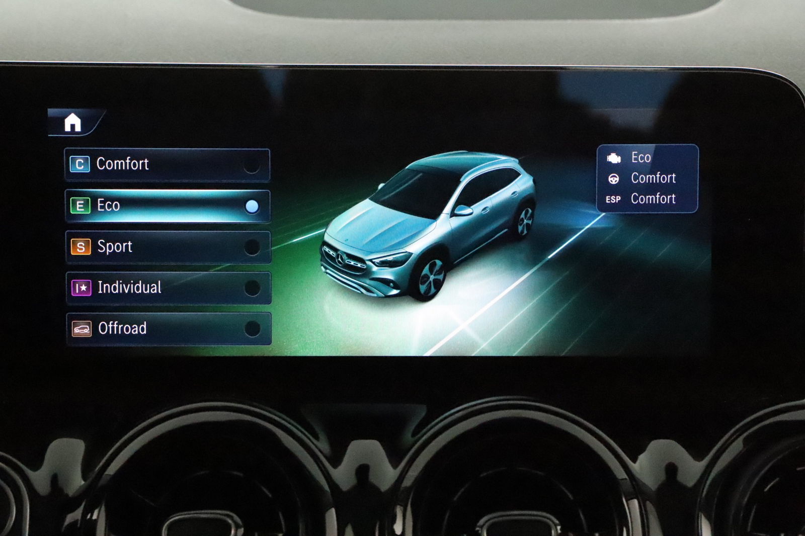 Mercedes-Benz GLA - 2024