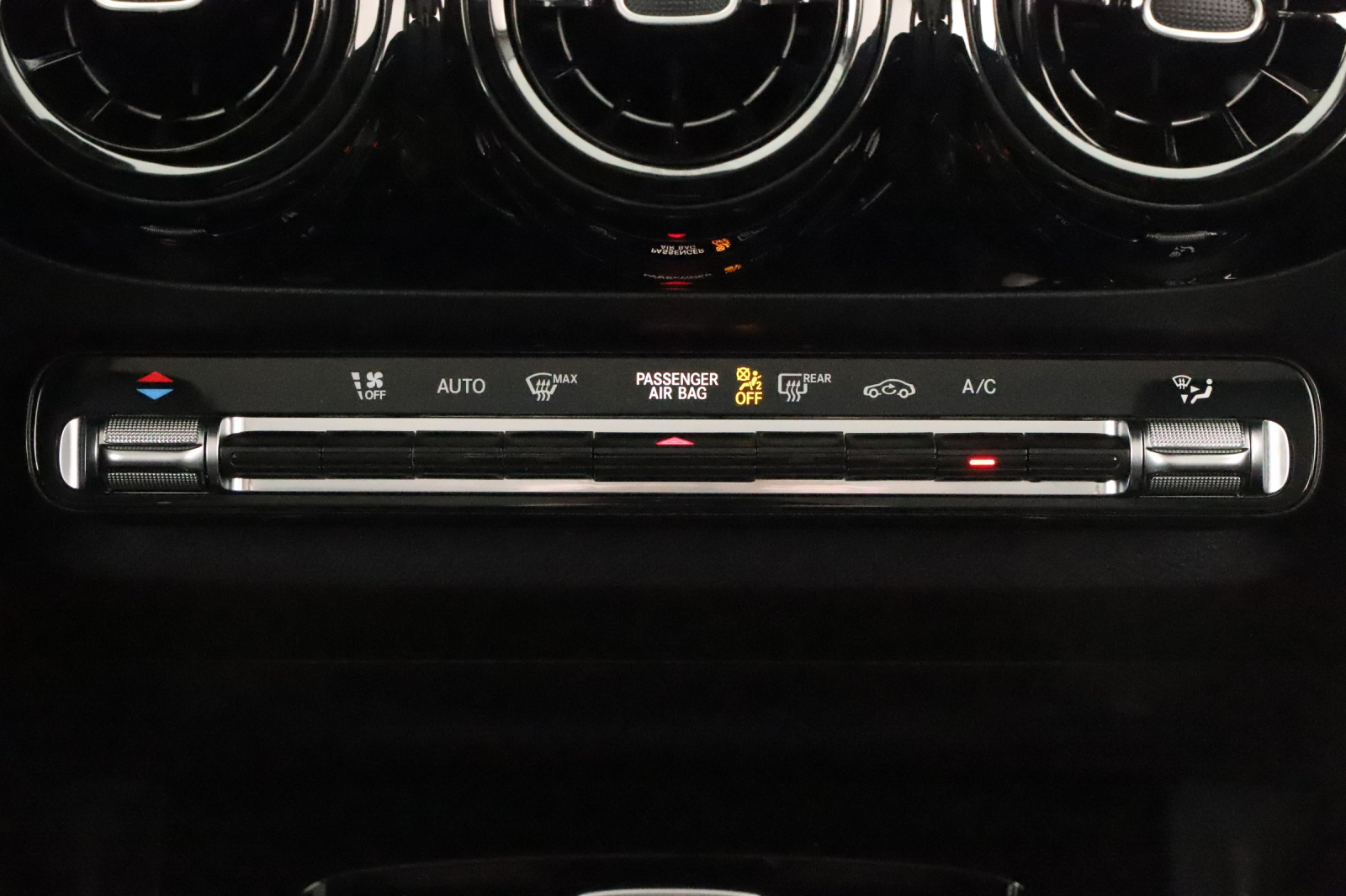 Mercedes-Benz GLA - 2024