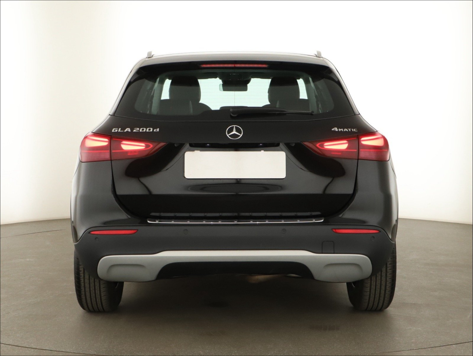 Mercedes-Benz GLA - 2024