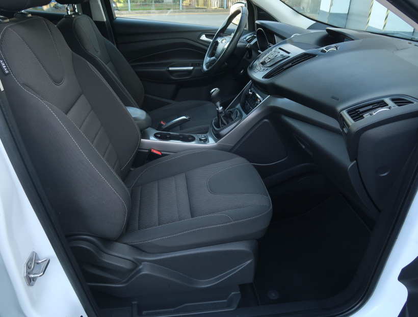 Ford Kuga, 2016