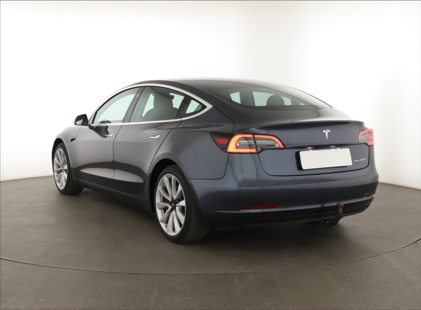 Tesla Model 3, 2020