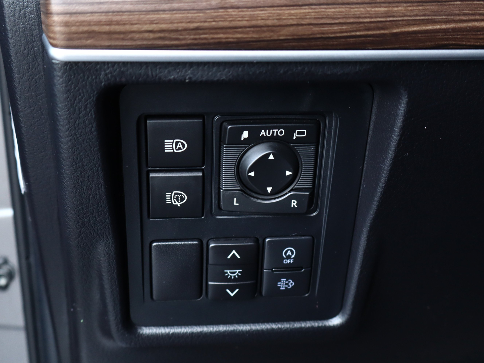 Toyota Land Cruiser - 2023