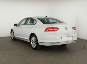 Volkswagen Passat - 2015
