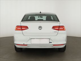 Volkswagen Passat - 2015