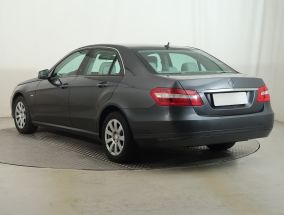 Mercedes-Benz E - 2010