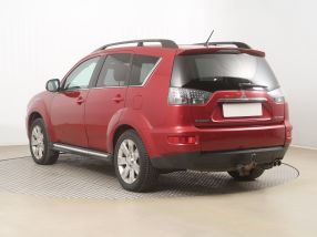 Mitsubishi Outlander - 2013