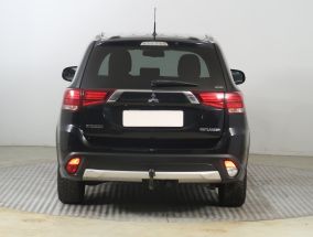 Mitsubishi Outlander - 2016