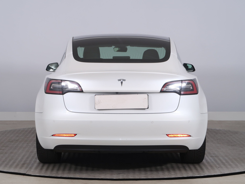 Tesla Model 3, 2020