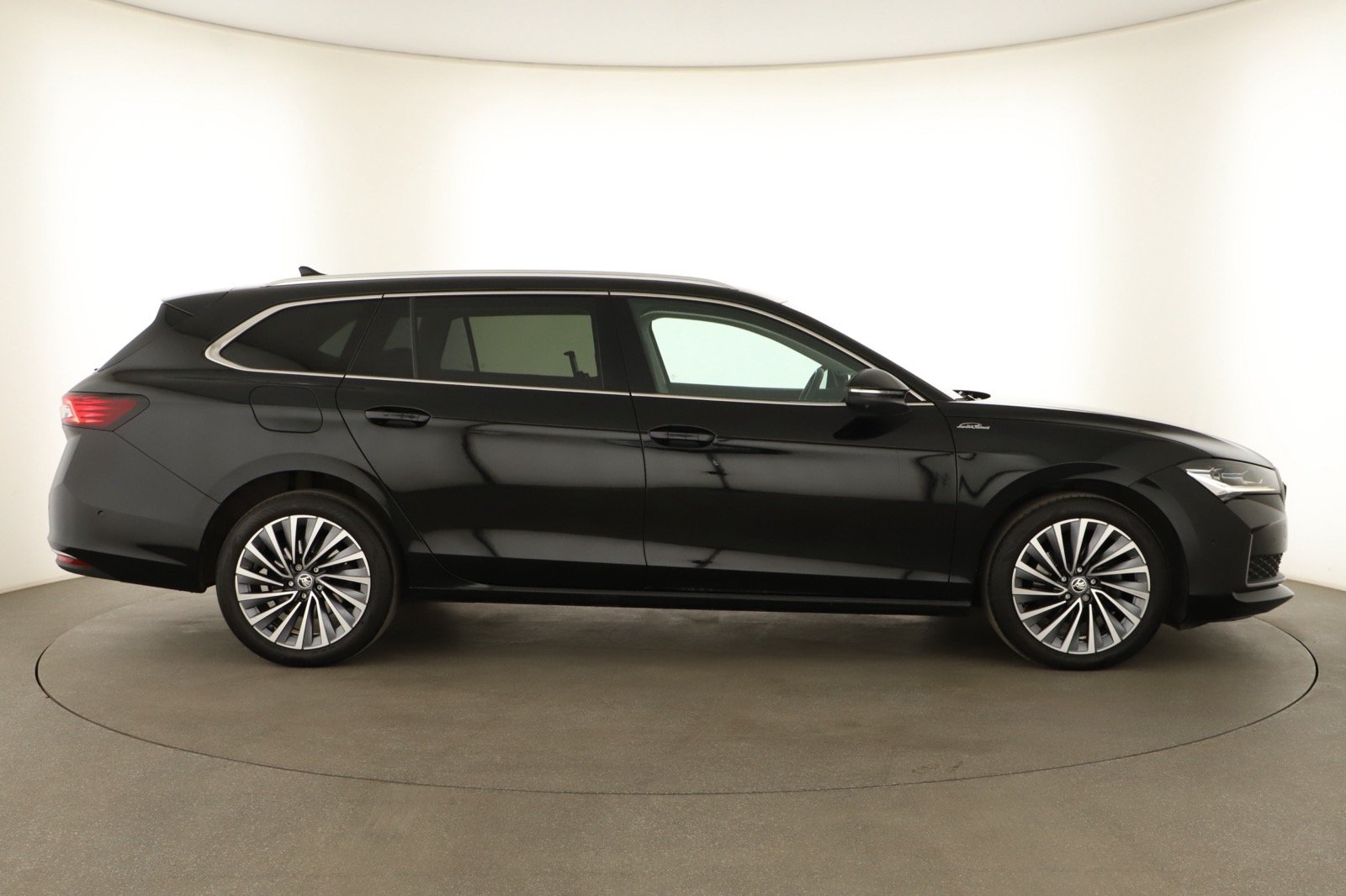 Škoda Superb - 2024