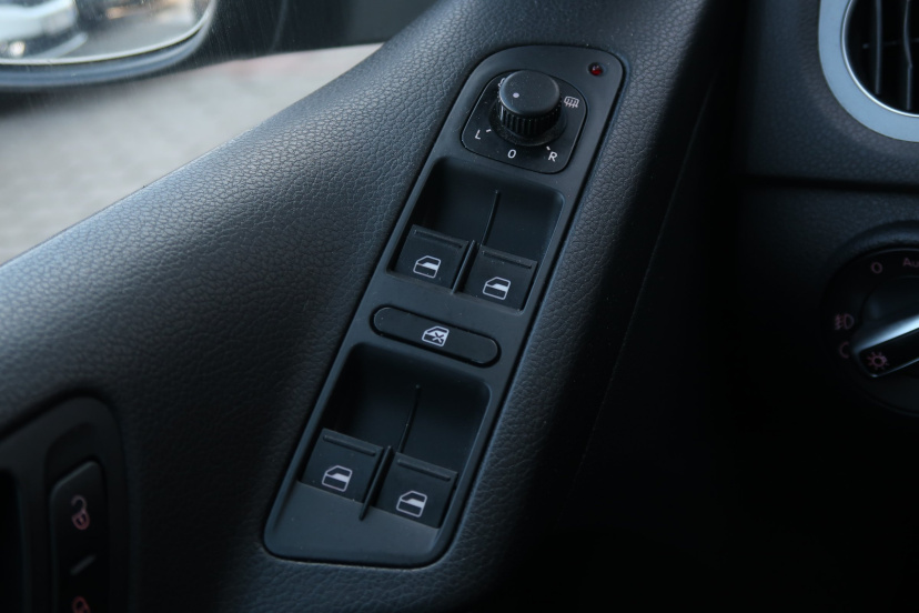 Volkswagen Tiguan, 2012