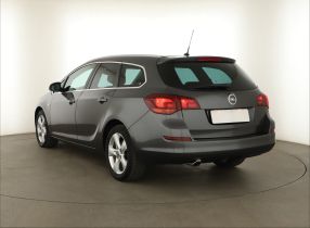 Opel Astra - 2012