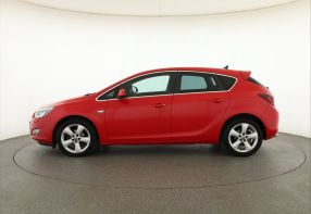Opel Astra - 2012