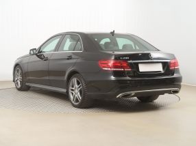 Mercedes-Benz E - 2015