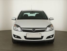 Opel Astra - 2011