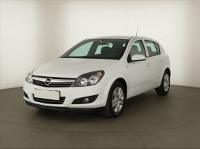 Opel Astra - 2011